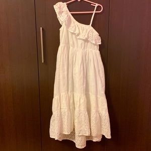 Cute white vacation dress.